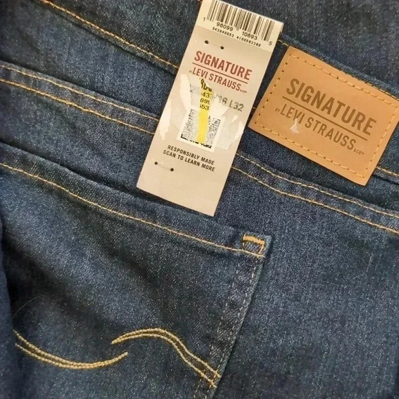 Signature Levi's Strauss Women's mid-rise Bootcut Jeans - Picture 5 of 7